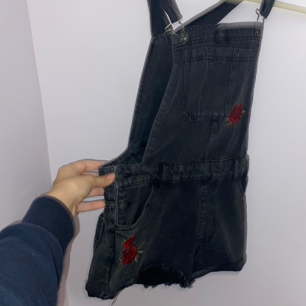 Black denim overall shorts with roses